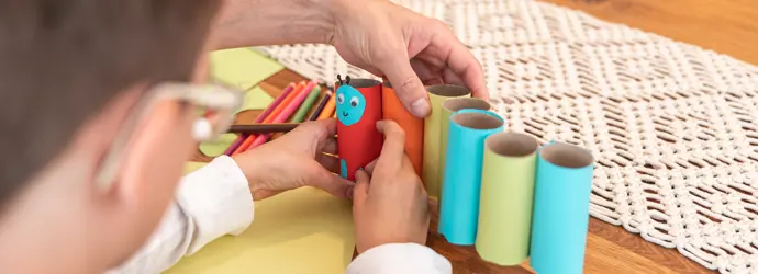 Stiftehalter aus Toilettenpapier-Röllchen: Bastelanleitung